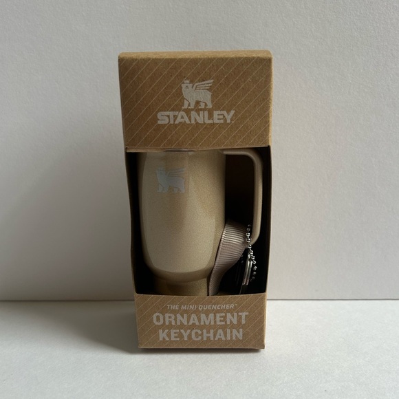 STANLEY 2024 ORNAMENT KEYCHAIN GOLD VIRAL - Picture 1 of 3